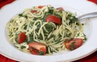 Spaghetti mit Spinat, Tomaten und Mozzarella