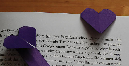 Origami-Herz-als Lesezeichen